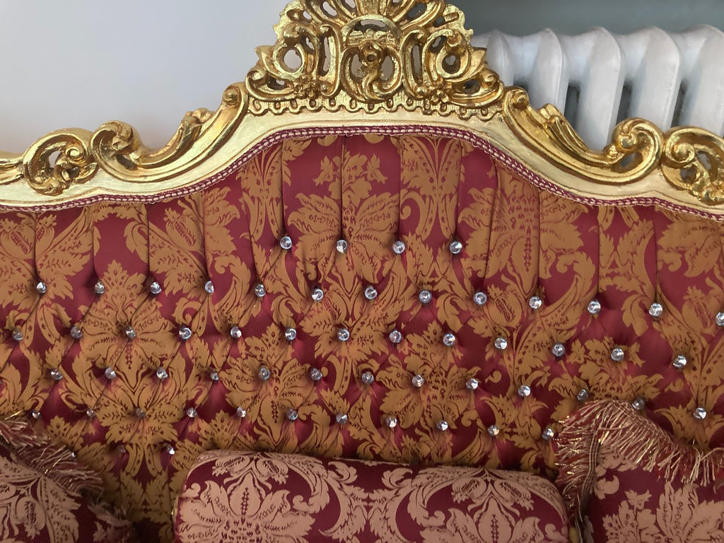 Barock 2er Sofa Bordeaux Muster / Gold mit Bling Bling Glitzersteinen und Kissen - Antik Stil Wohnzimmer Möbel