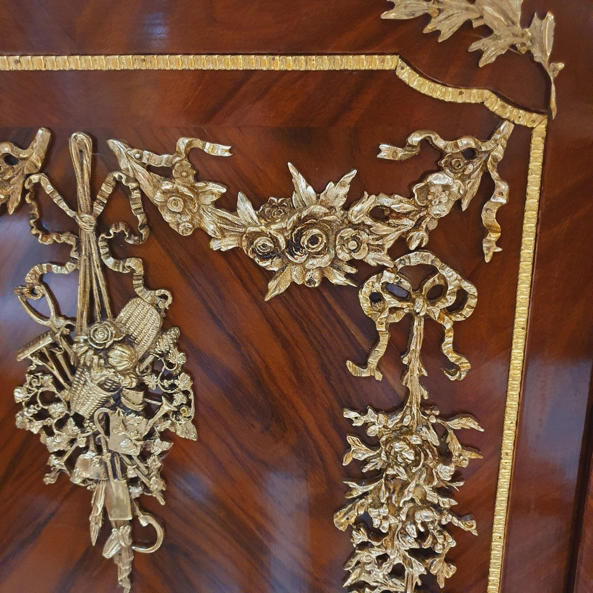 Barock Kommode mit Seitenglas Braun / Gold 145 cm - Möbel Schrank Sideboard