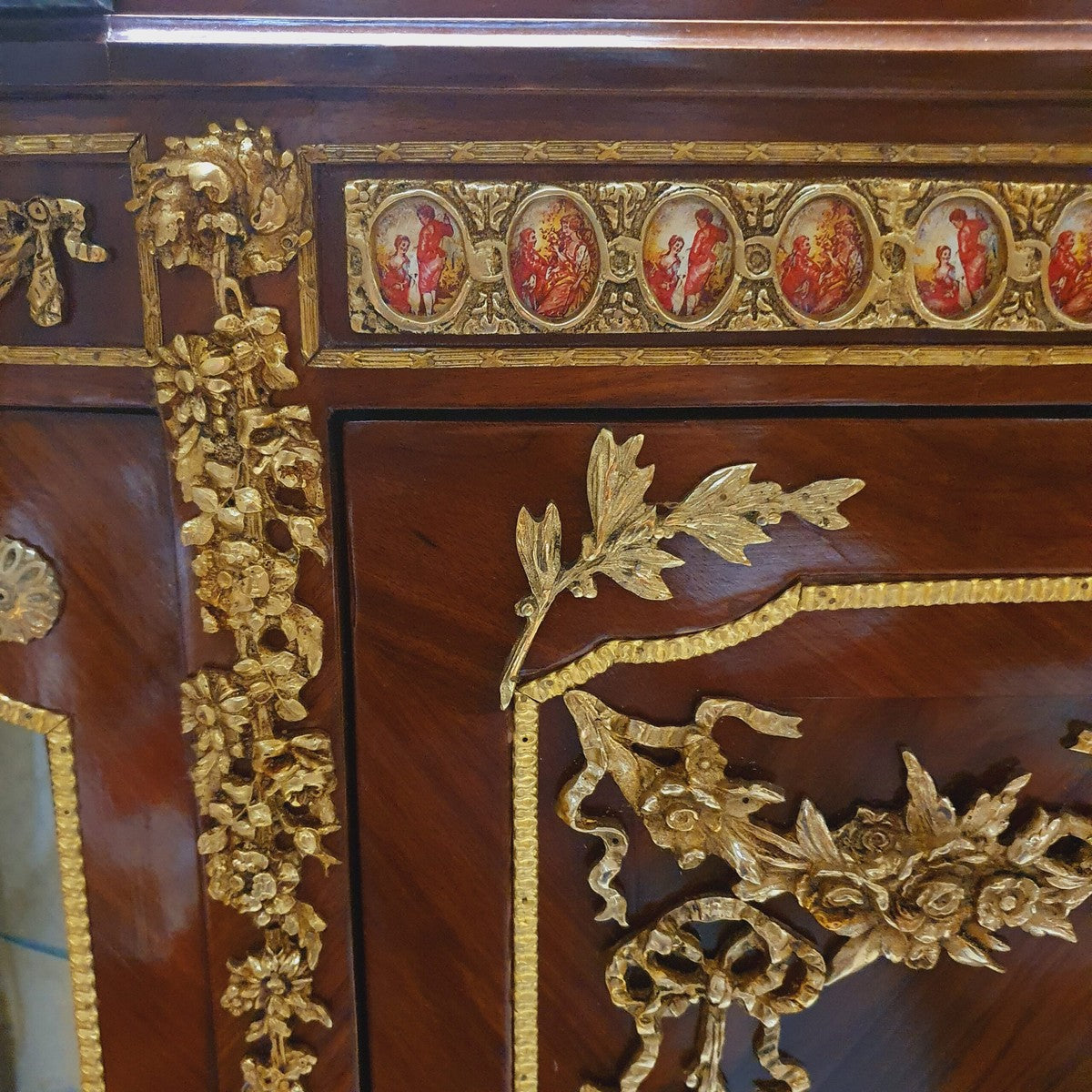 Barock Kommode mit Seitenglas Braun / Gold 145 cm - Möbel Schrank Sideboard