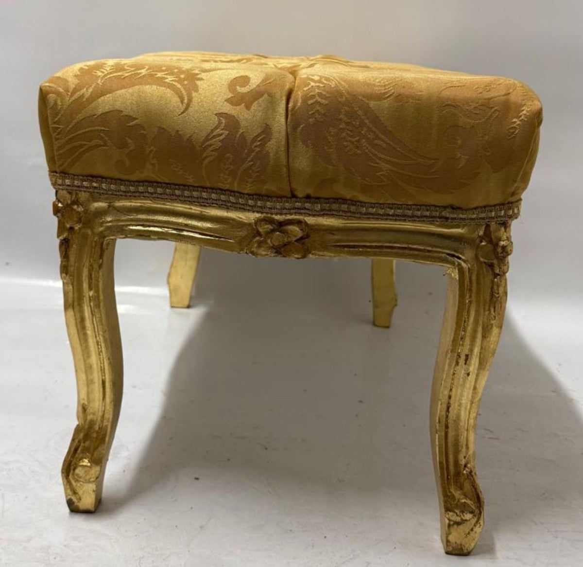 Barock Fußhocker mit Glitzersteinen Gold / Antik Gold H. 37 cm