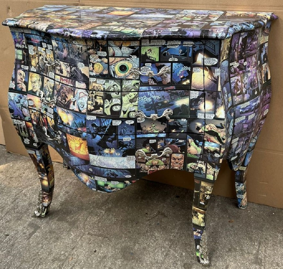 Barock Kommode mit 3 Schubladen und Comic Design Mehrfarbig - Handgefertigte Massivholz Kommode im Barockstil - Handgefertigte Barock Möbel - Edel & Prunkvoll