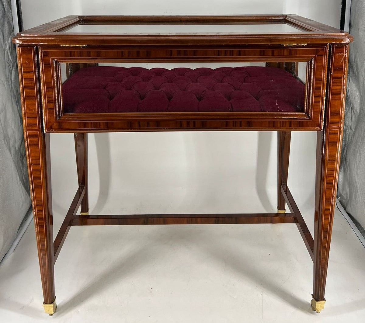 Barock Ladenvitrine mit aufklappbarem Deckel Braun / Bordeauxrot - Barock Möbel - 1B Ware