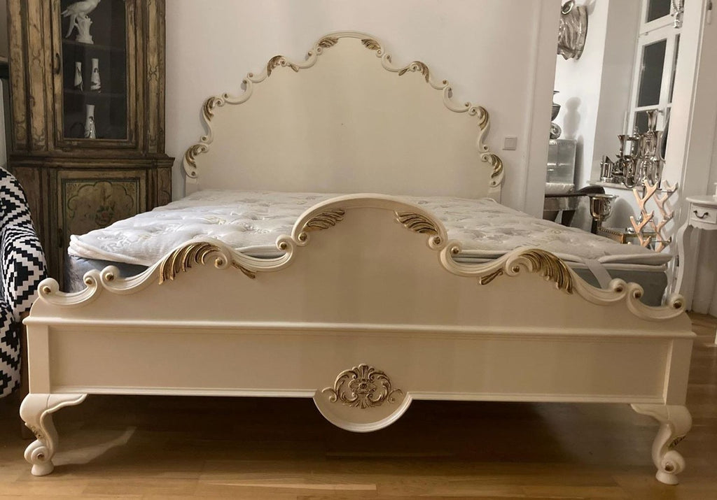 Barock Doppelbett mit Matratze Creme / Gold - Prunkvolles Massivholz Bett - Schlafzimmer Möbel im Barockstil - Barock Möbel - Barock Einrichtung - Edel & Prunkvoll