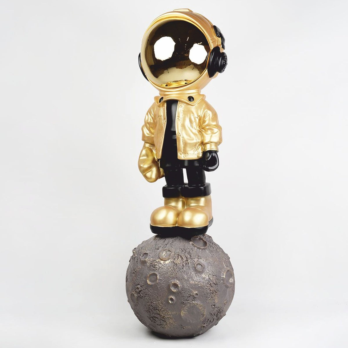 XXL Deko Skulptur Astronaut mit Stern auf Planeten Gold / Schwarz / Grau H. 154 cm